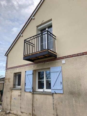 Création et pose d'un balcon en fer chez un particulier à Toucy 