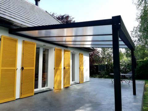 Pose de pergolas en aluminium avec toit polycarbonate à Auxerre