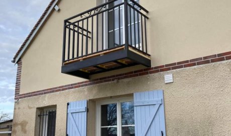 Création et pose d'un balcon en fer chez un particulier à Toucy 